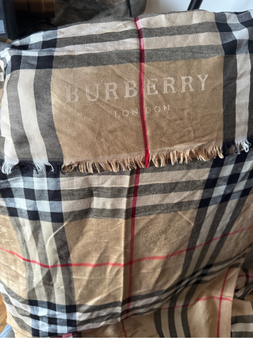 Burberry Large Cashmere Scarf NWOT’s 100% Cashmere - Picture 4 of 7